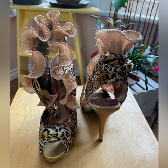 Wild Rose Leopard Print Peep Toe Heels with Ruffle Detail - Picture 10 of 13